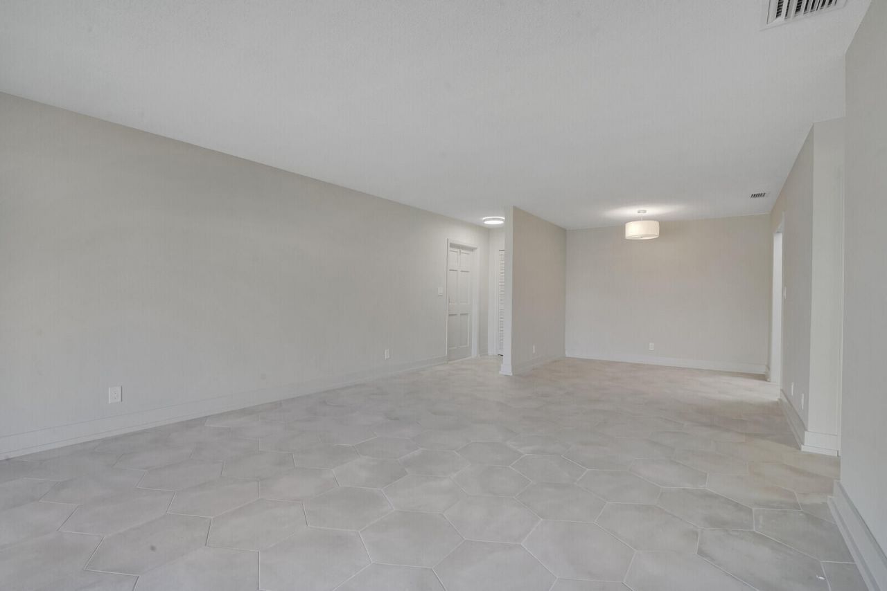 315 Venetian Drive, Unit 8, Delray Beach, FL 33483 Photo