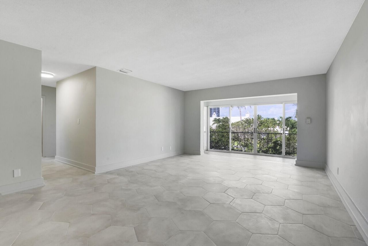 315 Venetian Drive, Unit 8, Delray Beach, FL 33483 Photo