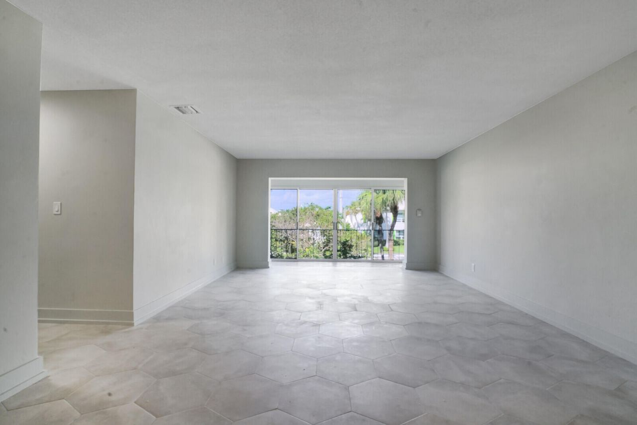 315 Venetian Drive, Unit 8, Delray Beach, FL 33483 Photo