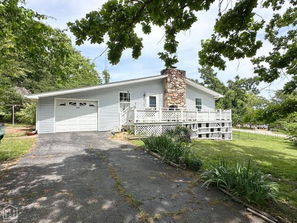 300 Fairway Dr, Horseshoe Bend, AR 72512