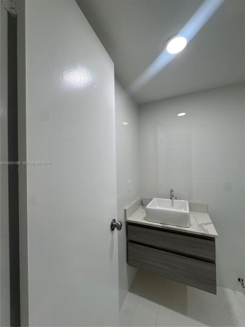 2312 S Cypress Bend Dr, Unit 107, Pompano Beach, FL 33069 Photo