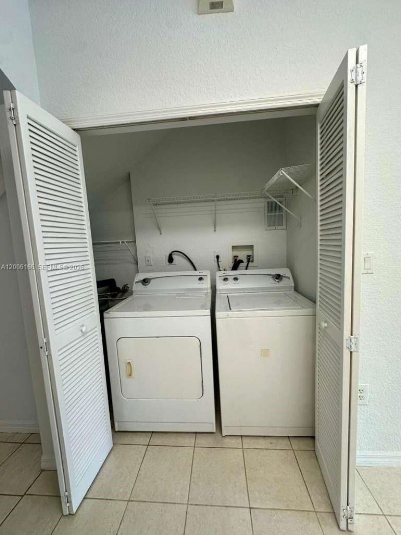10760 NW 82nd Ter , Unit 8-7, Doral, FL 33178 Photo