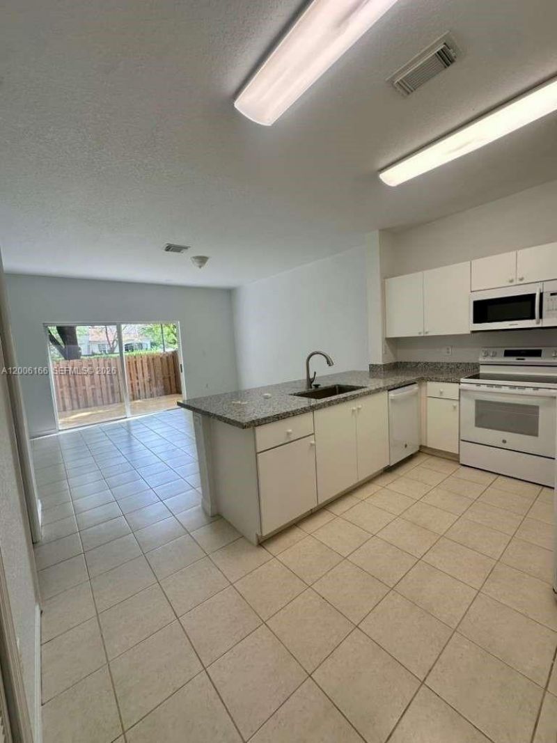 10760 NW 82nd Ter , Unit 8-7, Doral, FL 33178 Photo