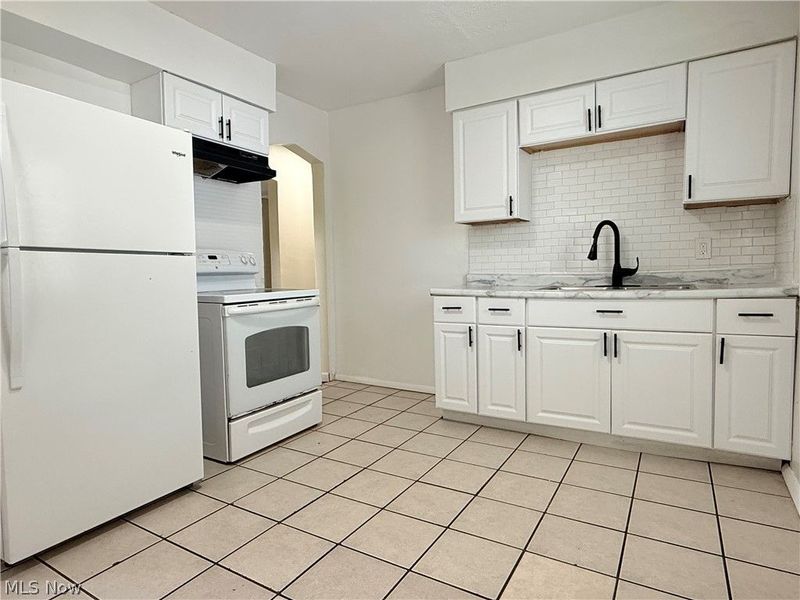 18505 Raymond Street, Maple Heights, OH 44137 Photo 4