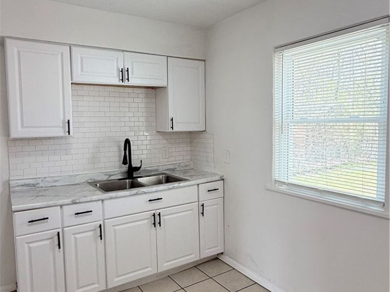 18505 Raymond Street, Maple Heights, OH 44137 Photo 6