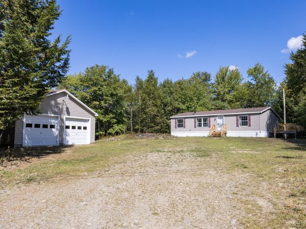 128 Cross Road, China, ME 04358