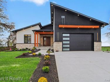 2020 Edgewater Street, Frenchtown Twp, MI 48162