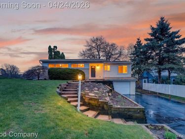 3463 Coseyburn Road, Waterford Twp, MI 48329