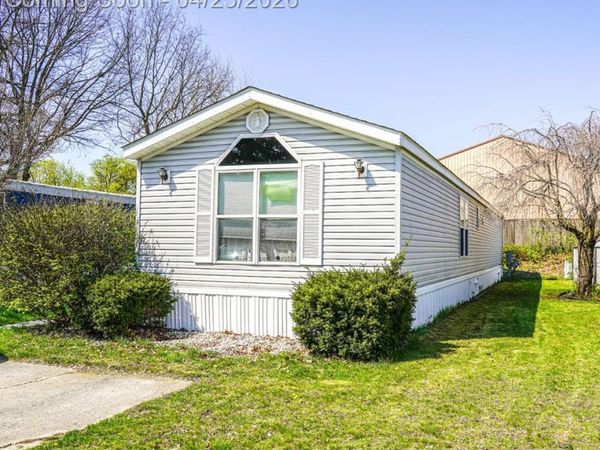 831 N Pontiac Trail , Walled Lake, MI 48390