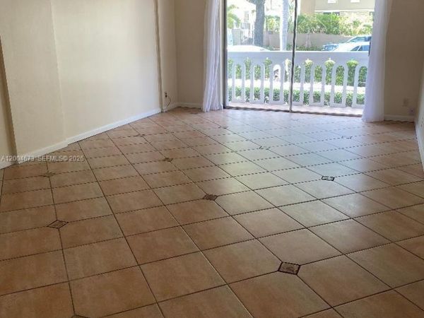 100 Edgewater Dr, Unit 102, Coral Gables, FL 33133