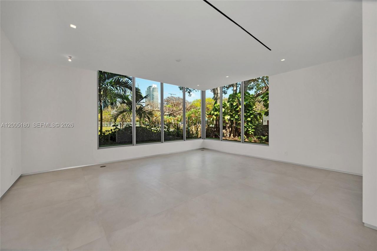 2100 S Miami Ave, Miami, FL 33129 Photo