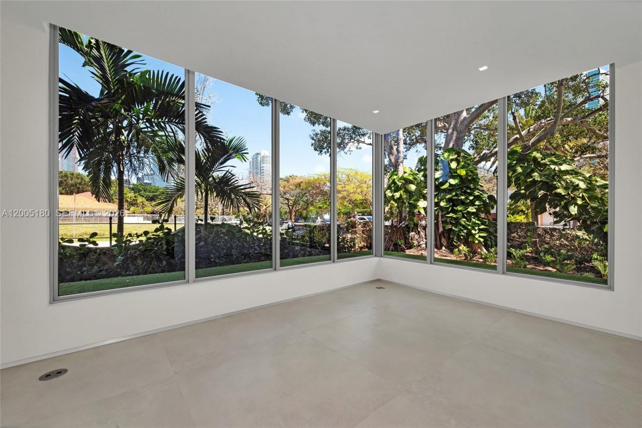 2100 S Miami Ave, Miami, FL 33129 Photo