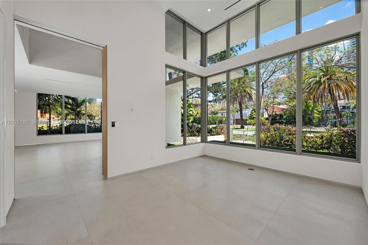 2100 S Miami Ave, Miami, FL 33129 Photo