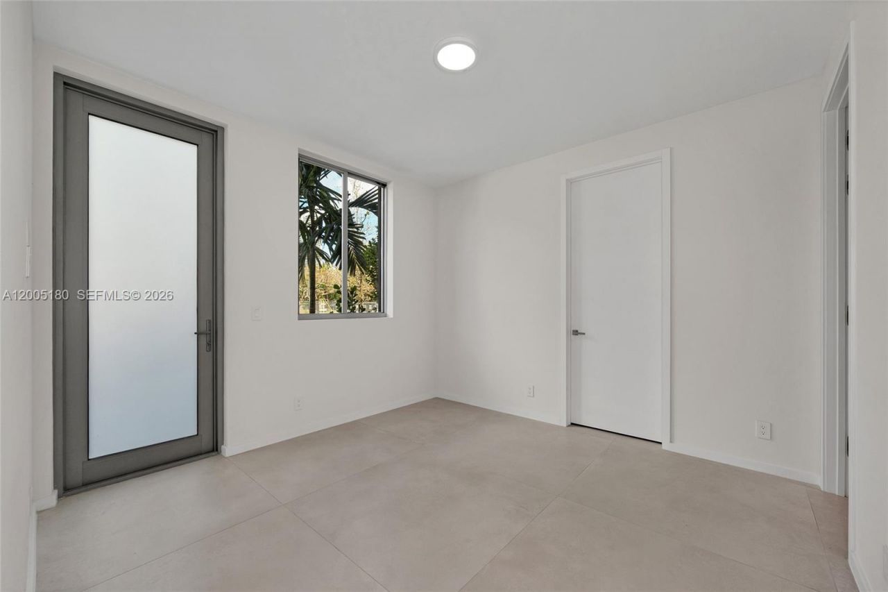 2100 S Miami Ave, Miami, FL 33129 Photo
