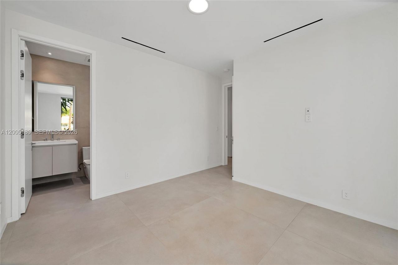 2100 S Miami Ave, Miami, FL 33129 Photo