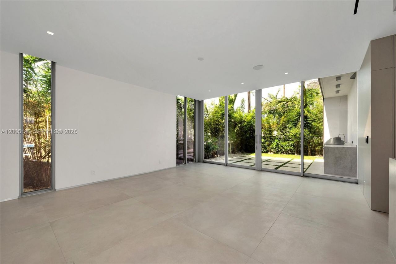 2100 S Miami Ave, Miami, FL 33129 Photo