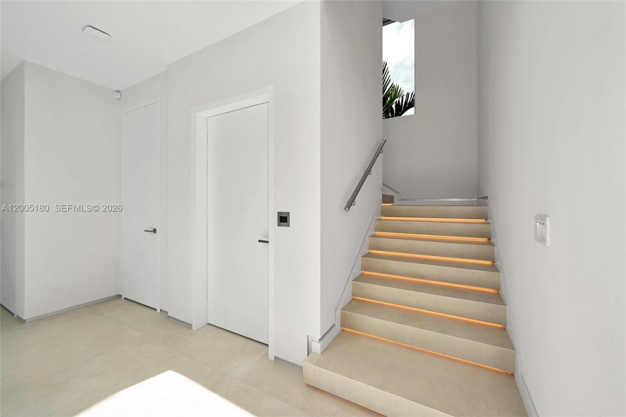 2100 S Miami Ave, Miami, FL 33129 Photo
