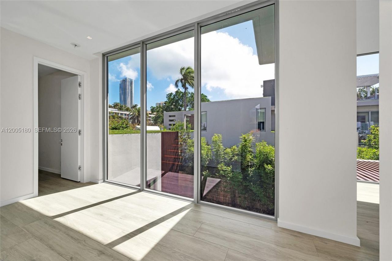 2100 S Miami Ave, Miami, FL 33129 Photo