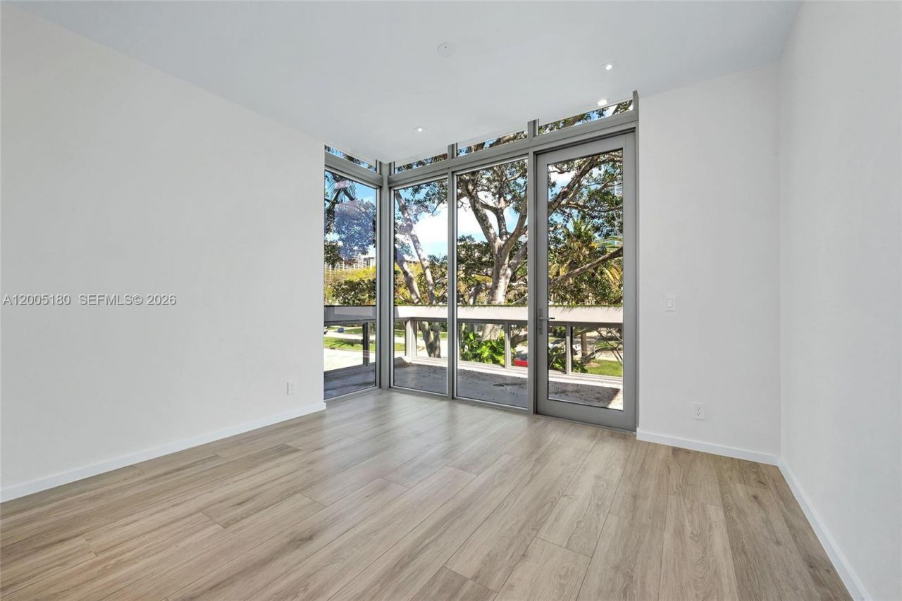 2100 S Miami Ave, Miami, FL 33129 Photo