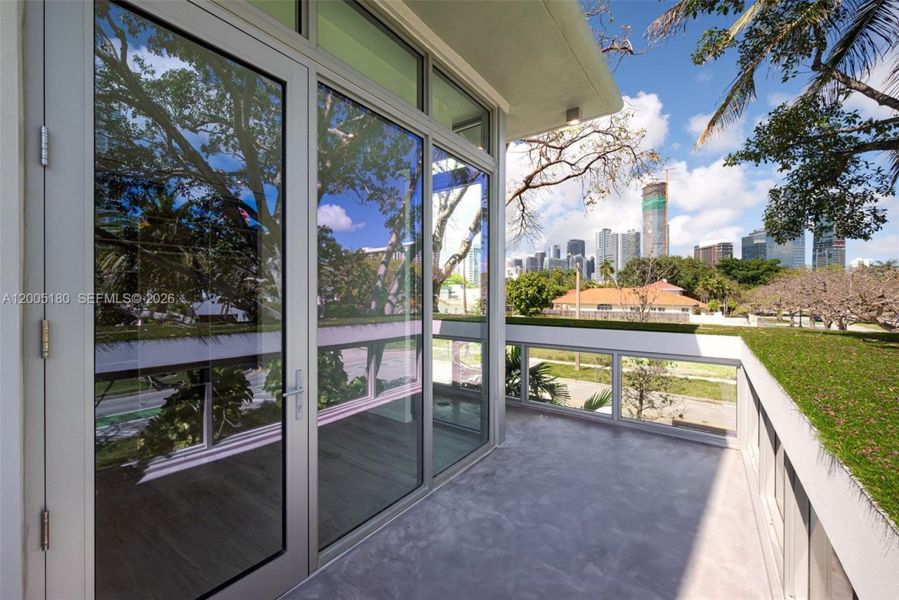 2100 S Miami Ave, Miami, FL 33129 Photo