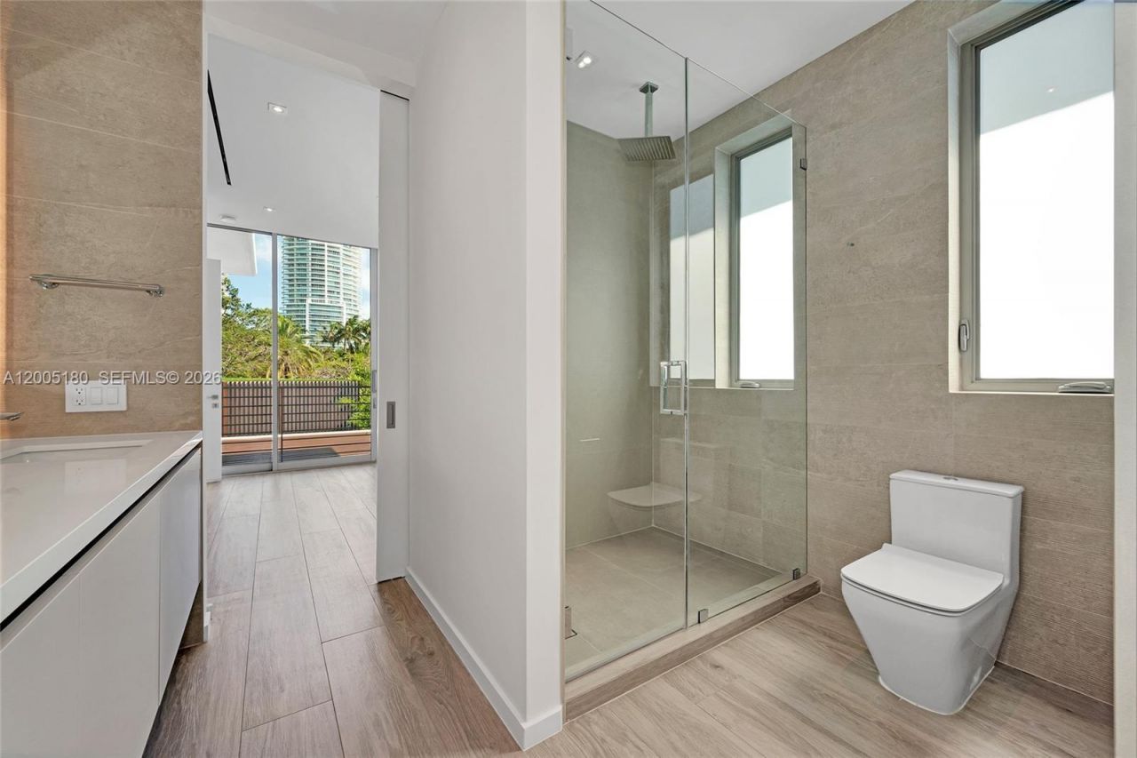 2100 S Miami Ave, Miami, FL 33129 Photo