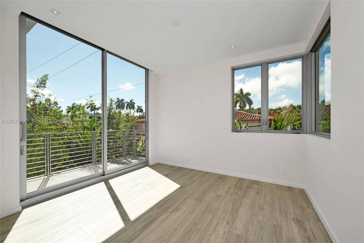 2100 S Miami Ave, Miami, FL 33129 Photo