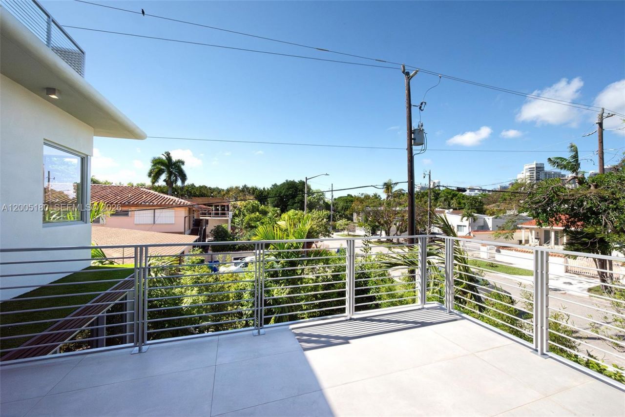 2100 S Miami Ave, Miami, FL 33129 Photo