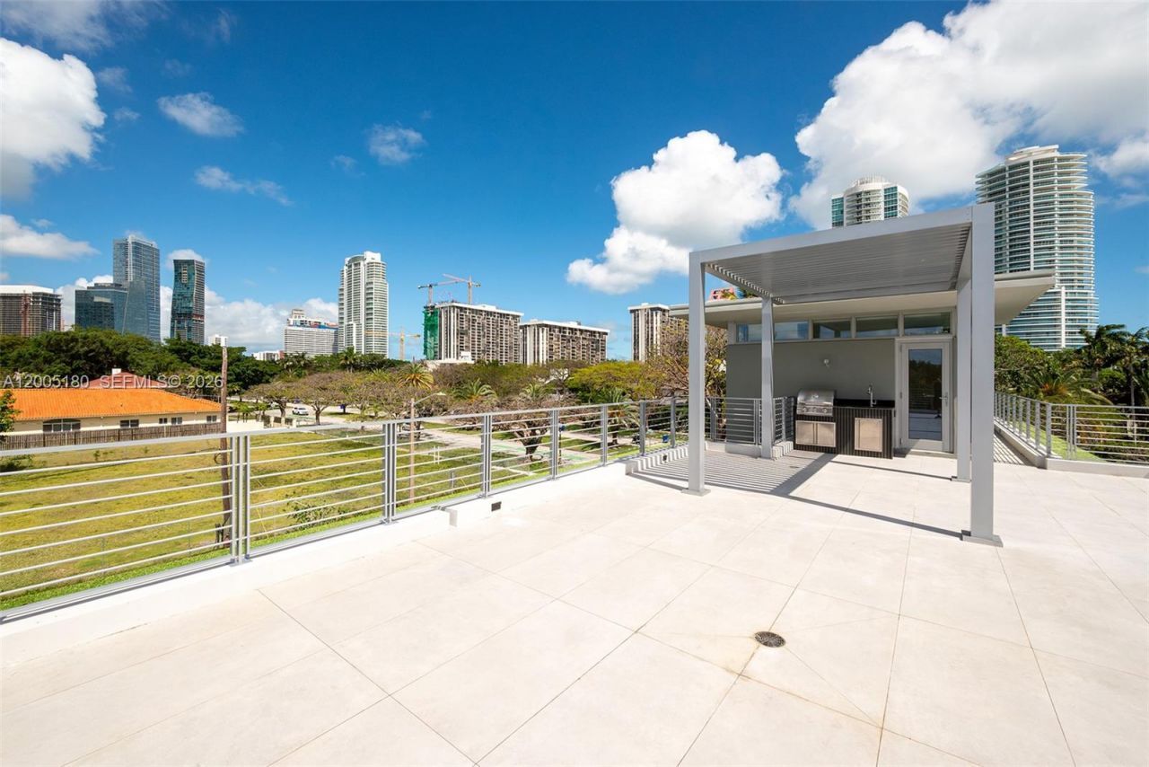 2100 S Miami Ave, Miami, FL 33129 Photo