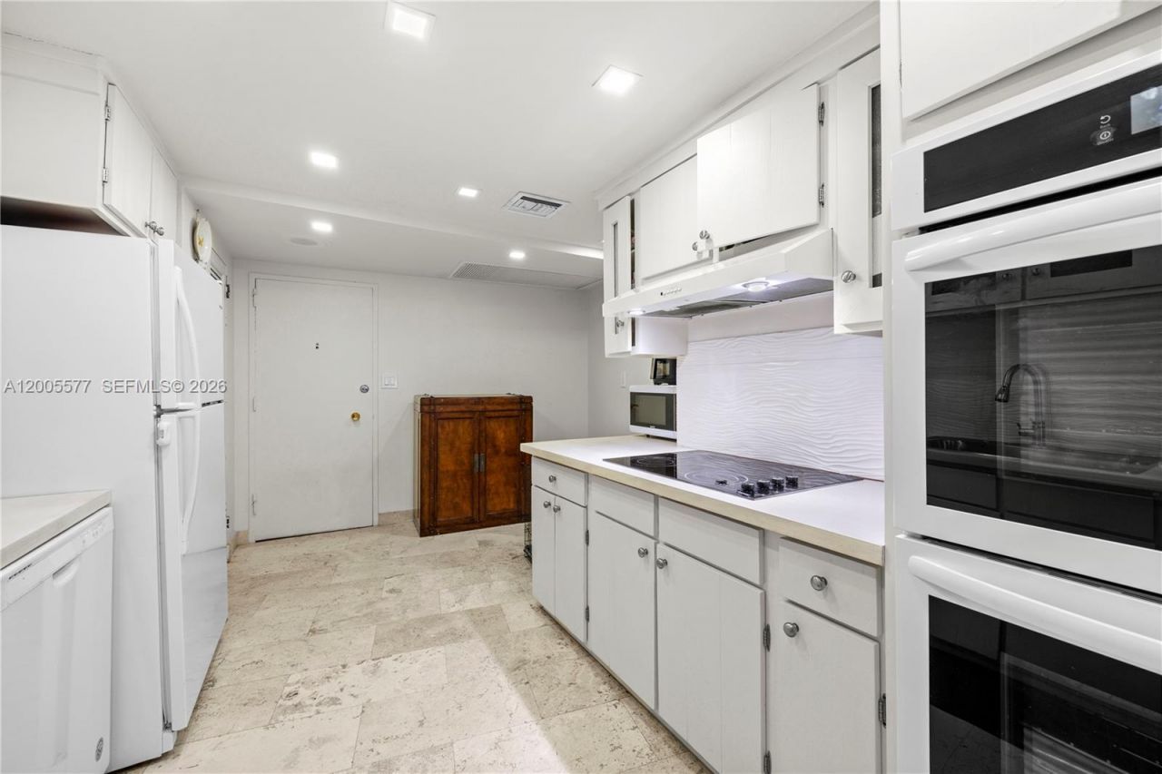 5255 Collins Ave, Unit 11A, Miami Beach, FL 33140 Photo