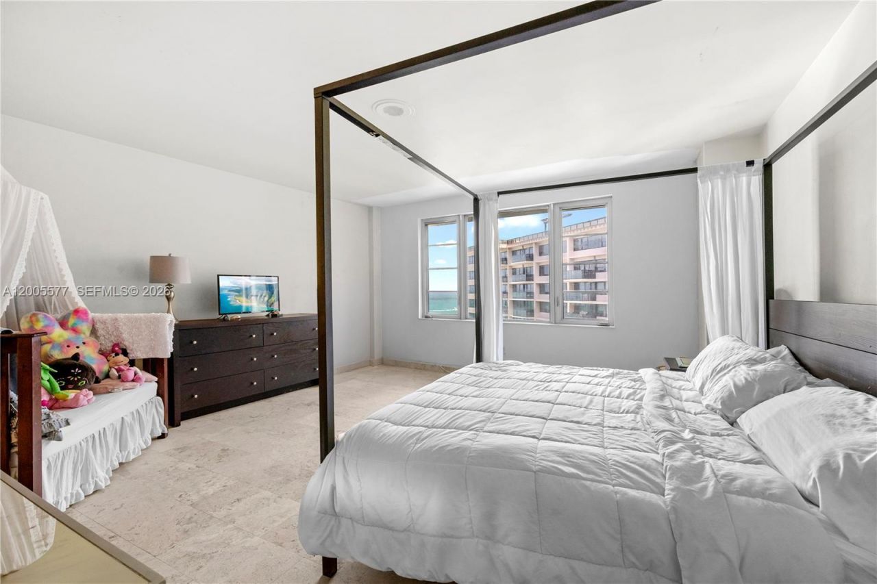 5255 Collins Ave, Unit 11A, Miami Beach, FL 33140 Photo