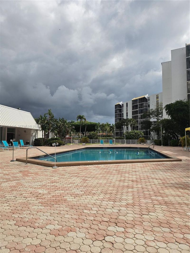 20500 W Country Club Dr, Unit 609, Aventura, FL 33180 Photo