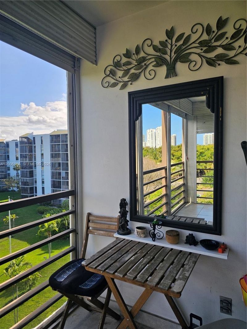 20500 W Country Club Dr, Unit 609, Aventura, FL 33180 Photo