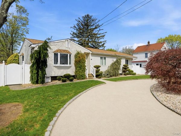 1580 Coates Avenue , Holbrook, NY 11741