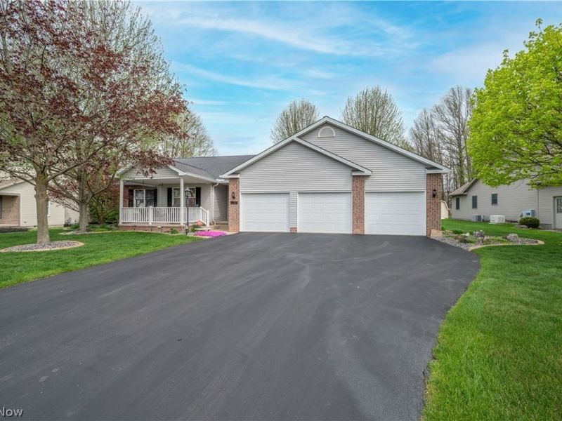 11 Spring Creek Drive, Cortland, OH 44410 Photo 2