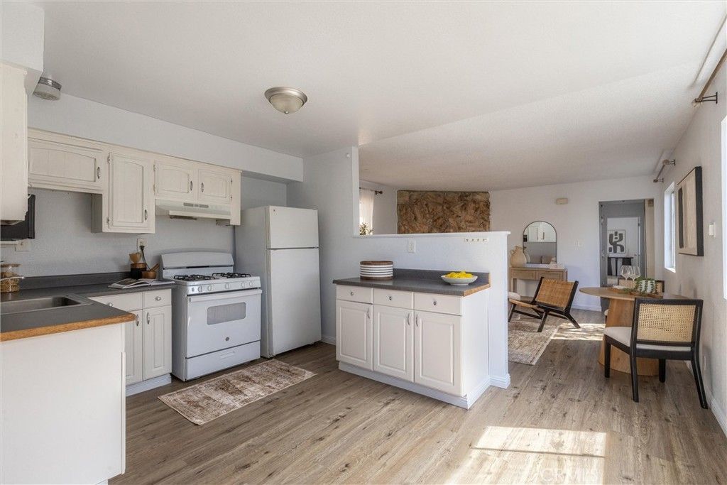542 Manhattan, Grover Beach, CA 93433 Main Photo