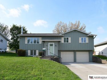 9211 Weir Street , Omaha, NE 68127