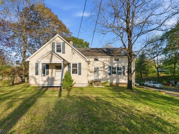 106 Main St, Readington, NJ 08889