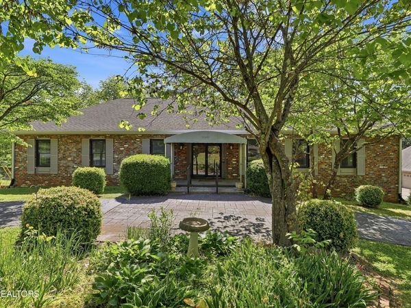 9500 Briarwood Drive, Knoxville, TN 37923