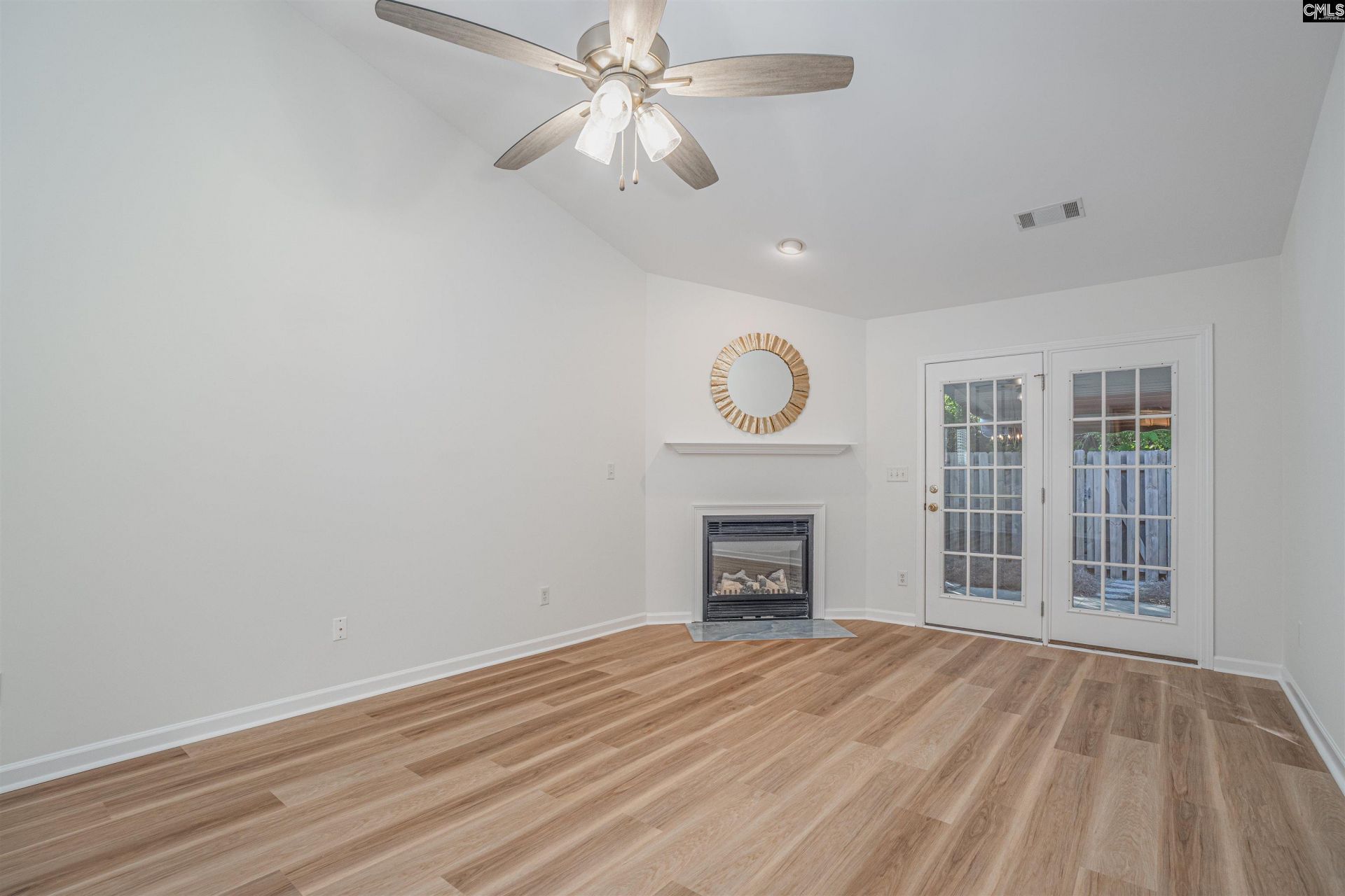 129 Waverly Point Drive  Photo 4