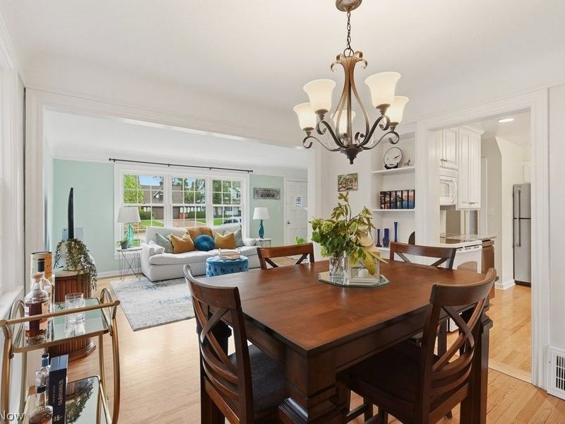 1274 Croyden Road, Lyndhurst, OH 44124 Photo 5