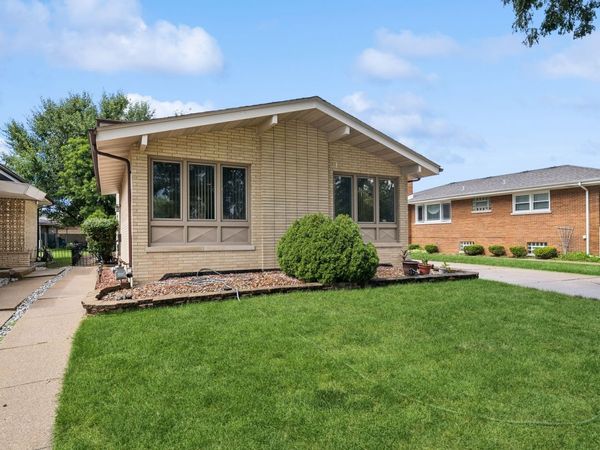 8918 S Francisco Avenue , Evergreen Park, IL 60805