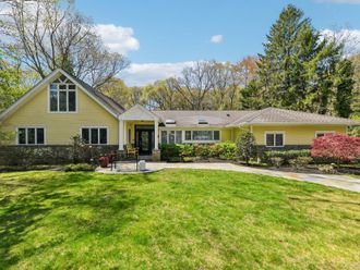 27 Treeview Drive Melville, NY 11747