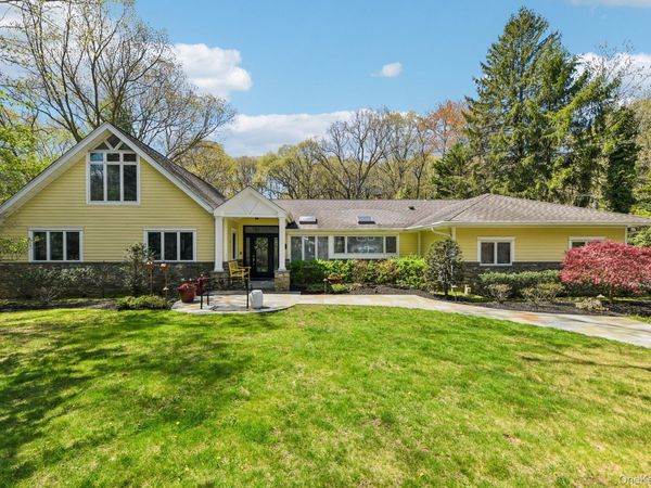 27 Treeview Drive, Melville, NY 11747