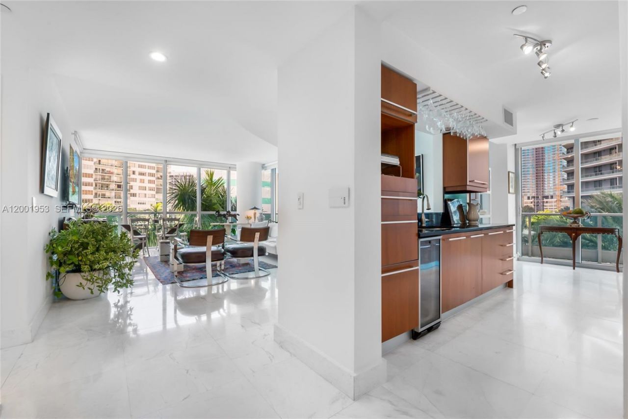 1331 Brickell Bay Dr, Unit 408, Miami, FL 33131 Photo