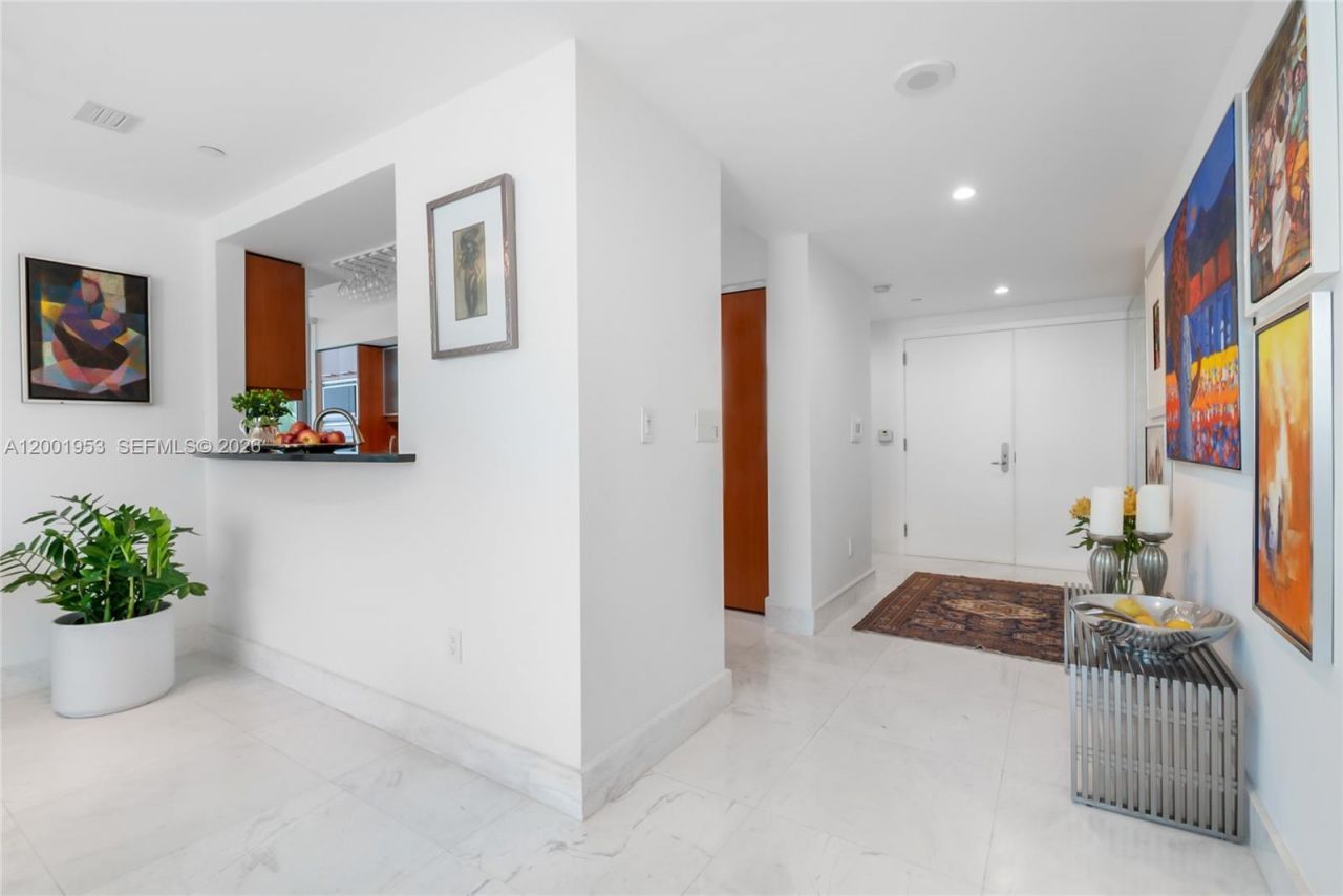 1331 Brickell Bay Dr, Unit 408, Miami, FL 33131 Photo