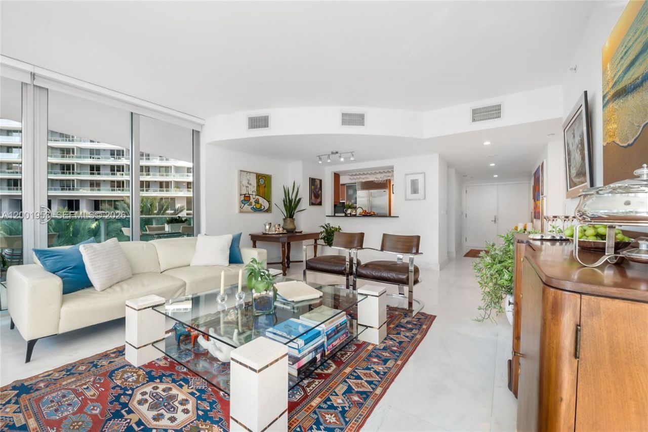 1331 Brickell Bay Dr, Unit 408, Miami, FL 33131 Photo