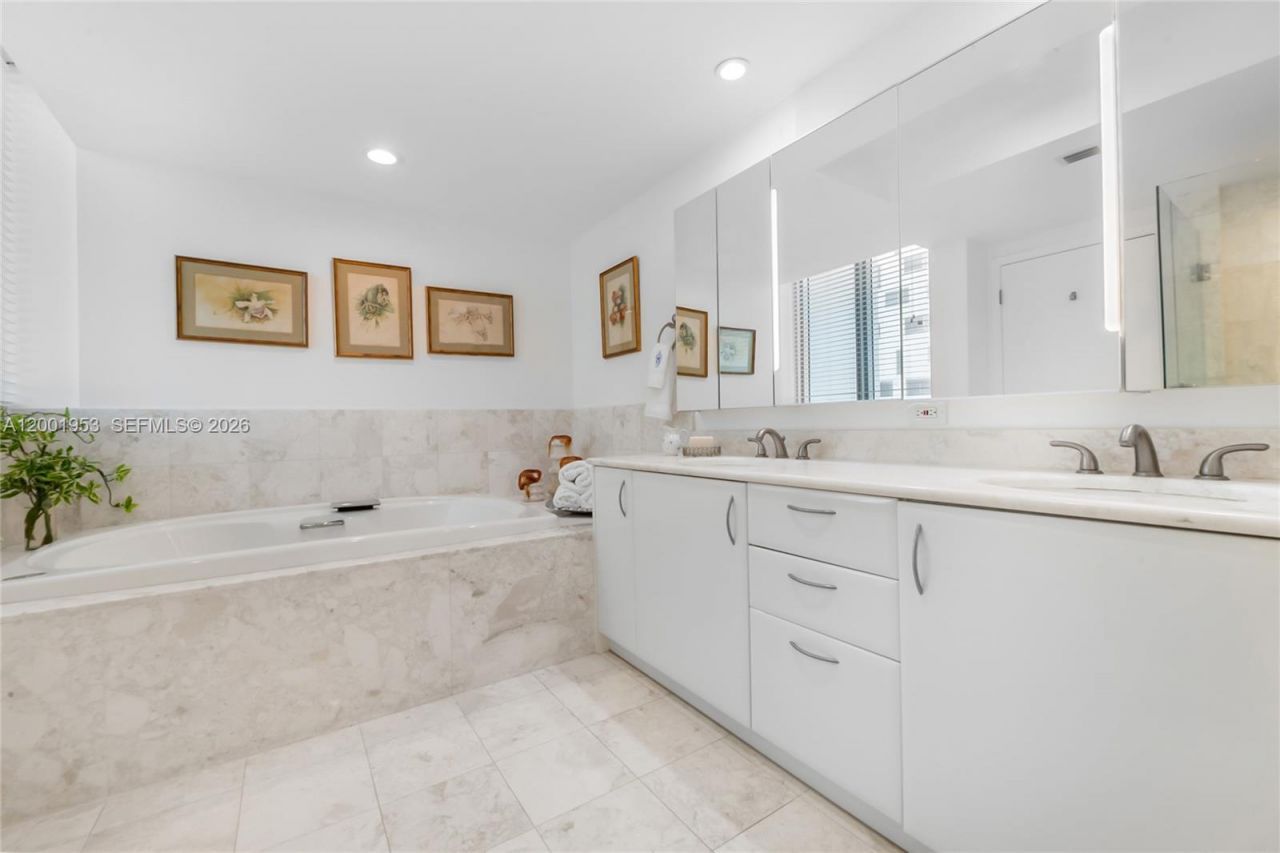 1331 Brickell Bay Dr, Unit 408, Miami, FL 33131 Photo