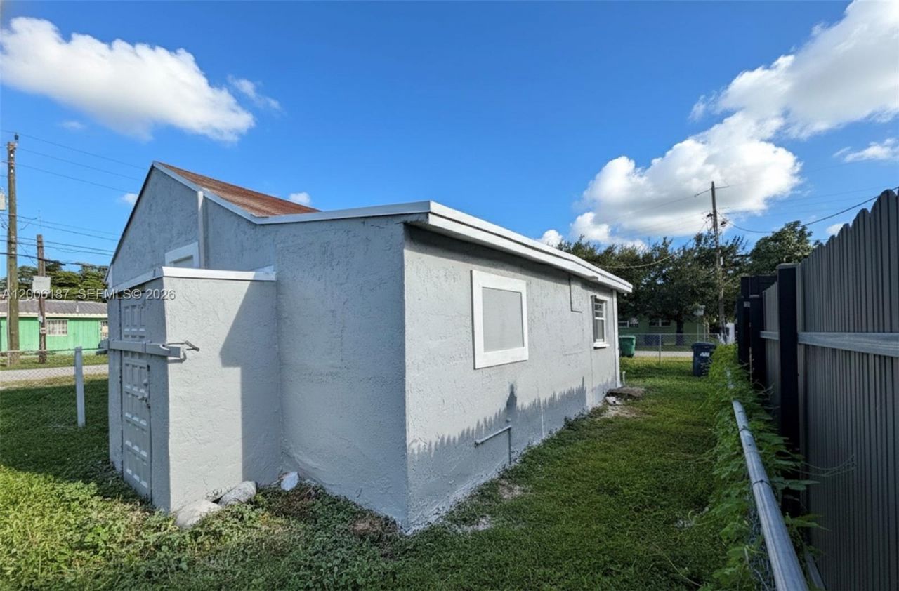 2103 NW 57th St , Miami, FL 33142 Photo
