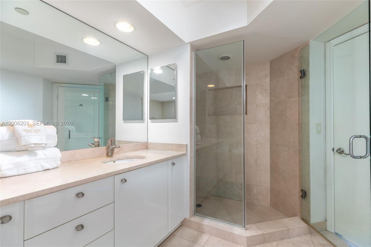 16500 Collins Ave , Unit 655, Sunny Isles Beach, FL 33160 Photo