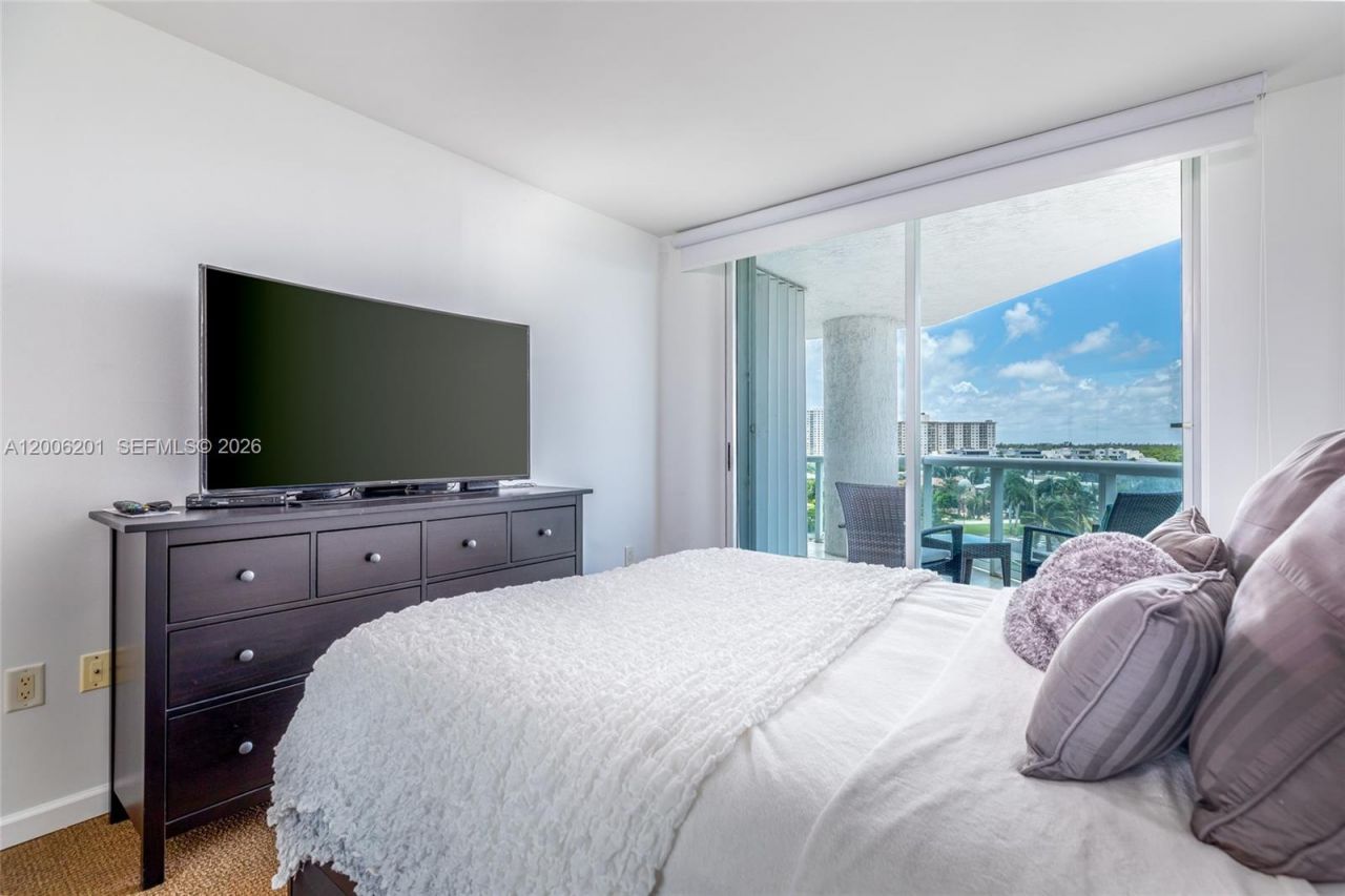 16500 Collins Ave , Unit 655, Sunny Isles Beach, FL 33160 Photo